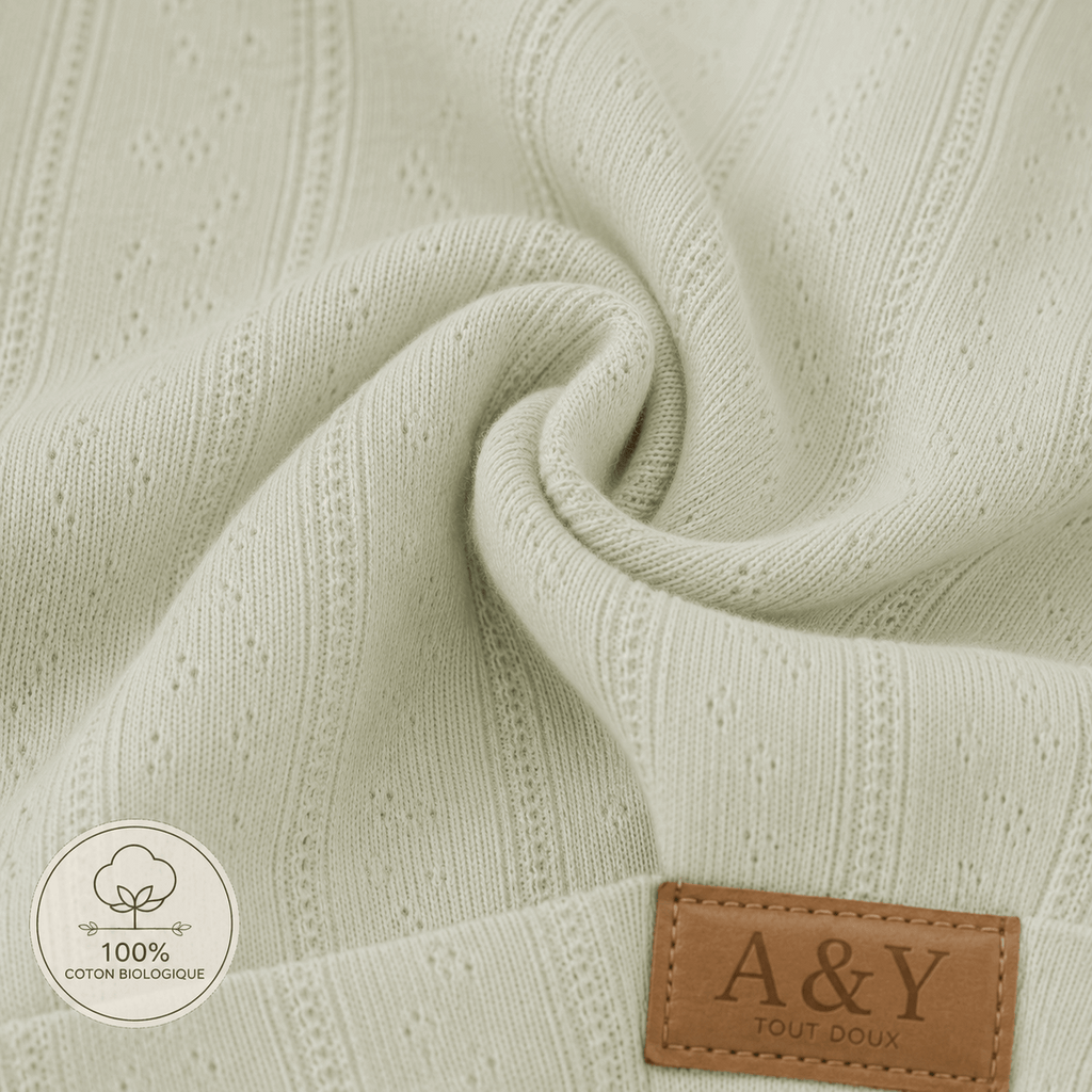     Texture pointelle du bonnet bébé en coton biologique A&Y Tout Doux