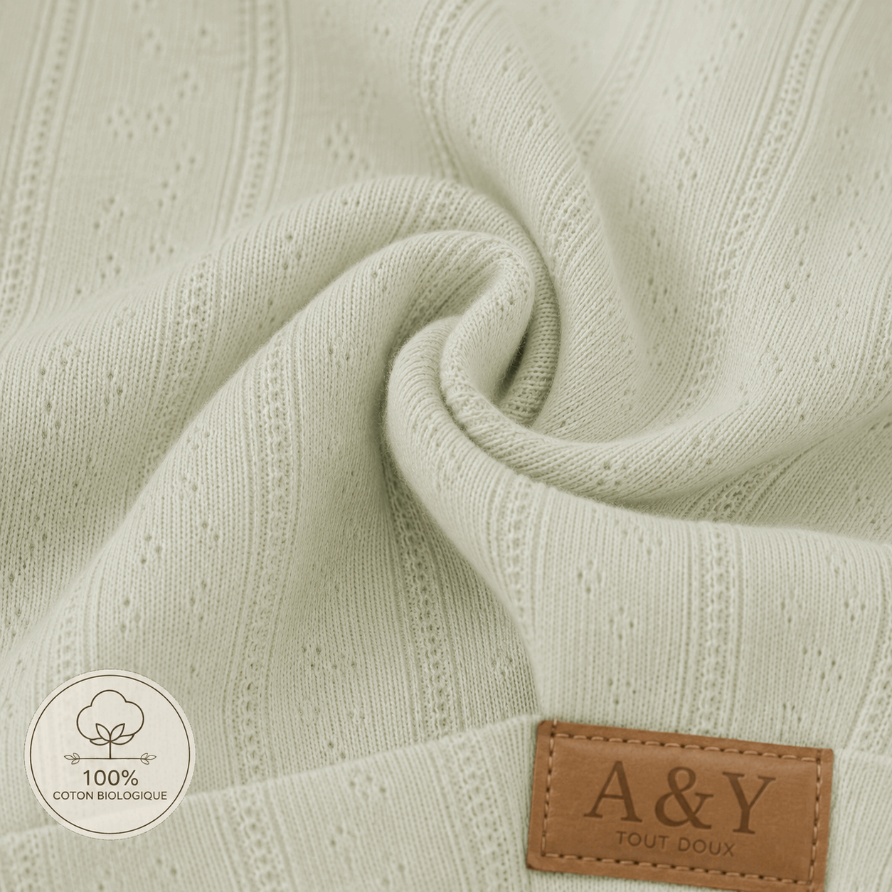    Texture pointelle du bonnet bébé en coton biologique A&Y Tout Doux