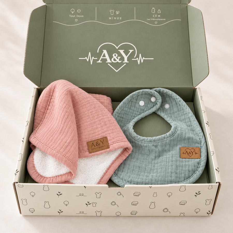 Coffret Repas doux Tout Doux et MINUS — deux bavoirs dans la boîte cadeau A&Y / Gentle mealtime gift set, Tout Doux and MINUS — two bibs in the A&Y gift box