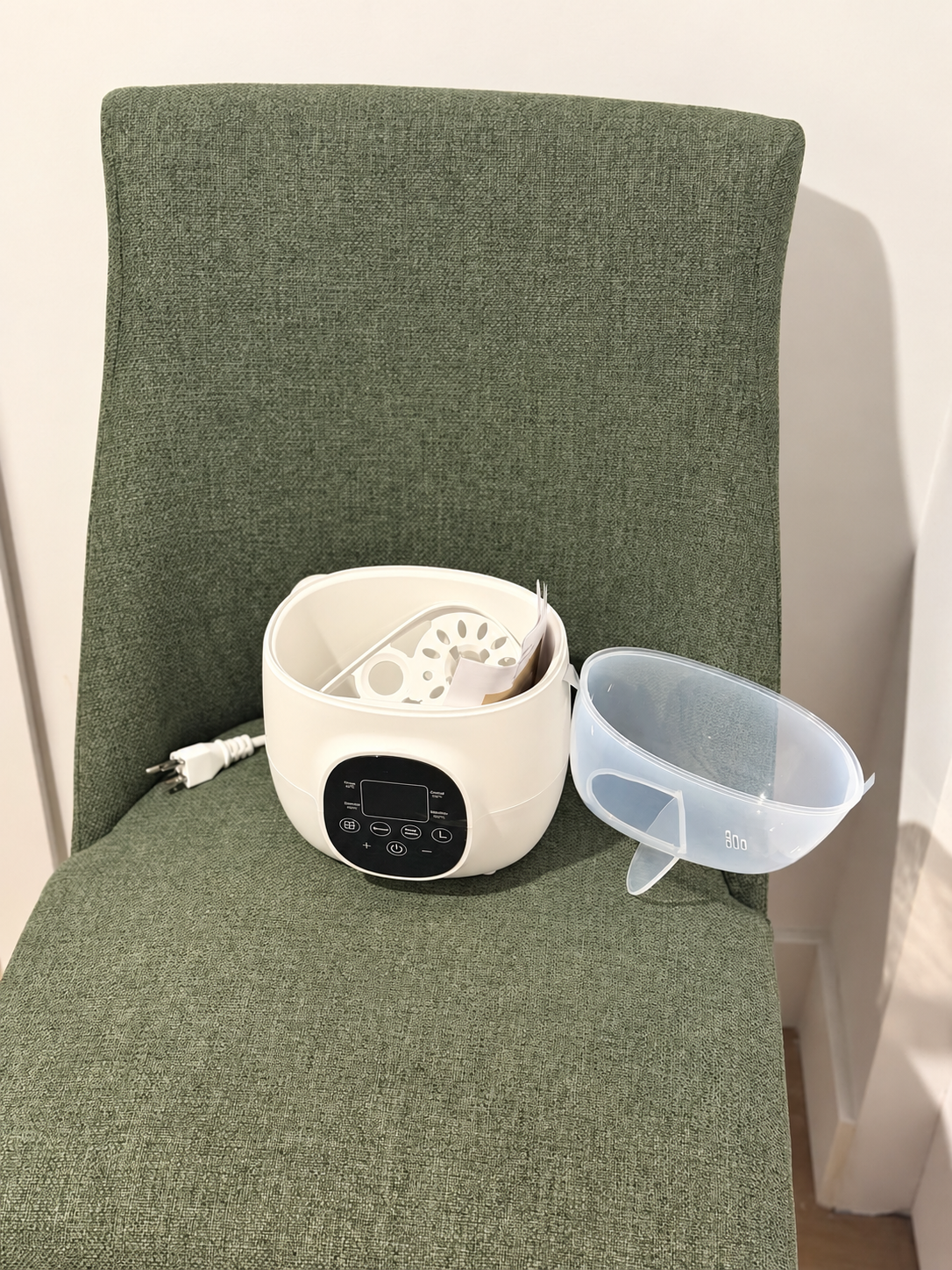 Chauffe-biberon et stérilisateur 6-en-1 A&Y – vue ouverte avec couvercle / A&Y 6-in-1 bottle warmer and sterilizer – open view with lid