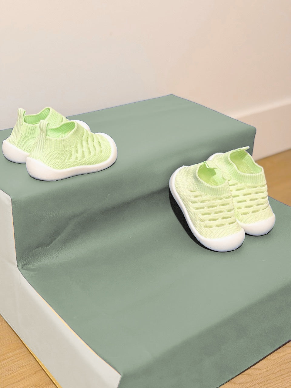 Chaussons bébé en maille Menthe douce, vue de trois quarts.