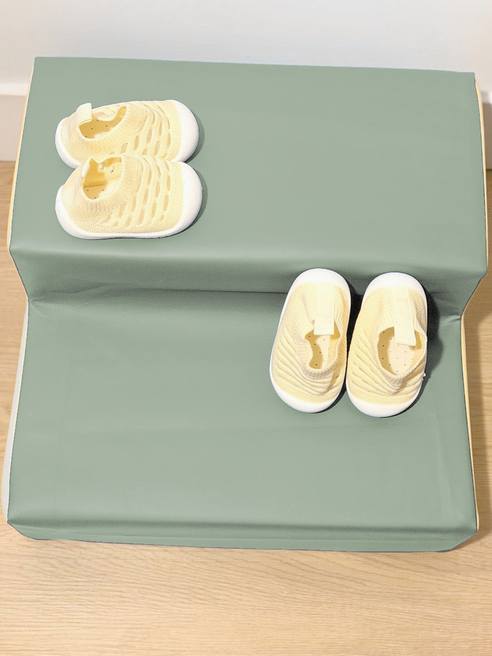 Chaussons bébé en maille Vanille douce, vue de dessus.