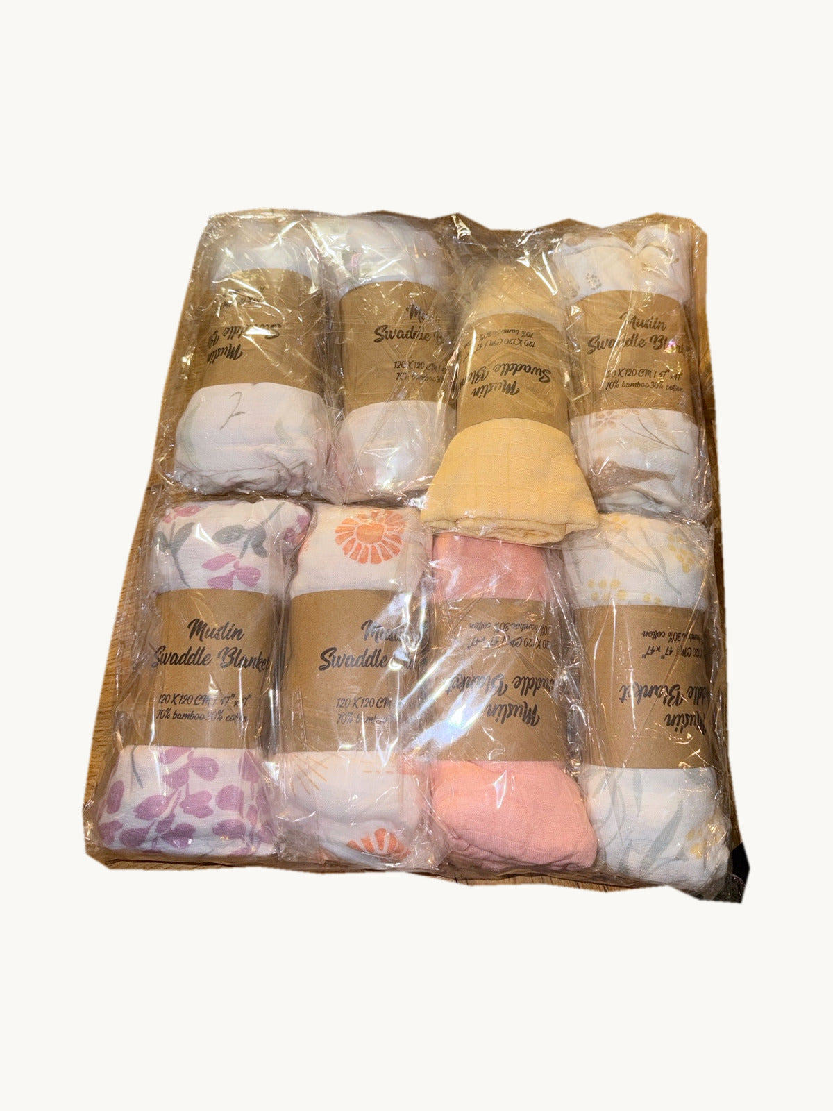 Couvertures MINUS bambou et coton emballées, avec motifs floraux, soleils et coloris jaune et rose.