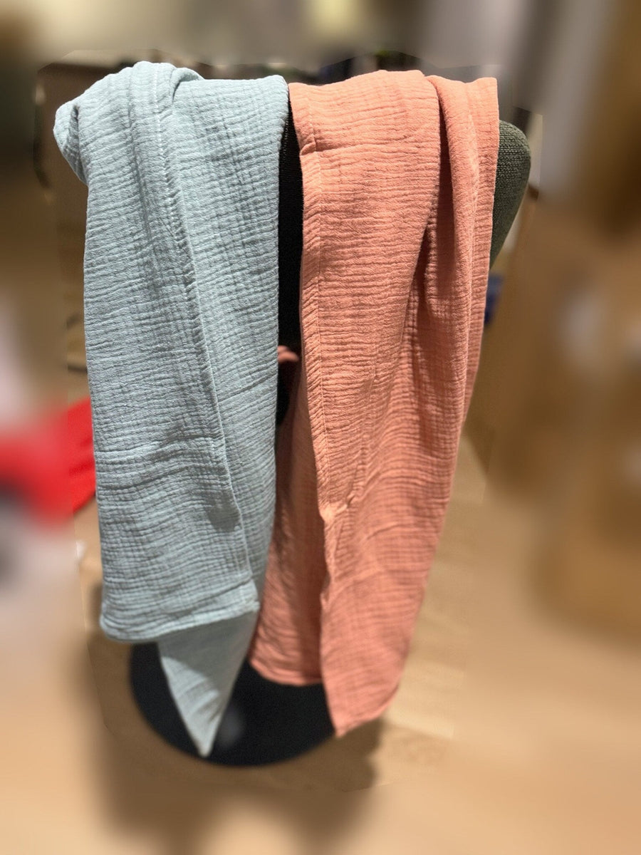 Duo Mousseline MINUS by A&Y™ — couverture d’emmaillotage en mousseline 100 % coton, vue 1 / Duo Mousseline — 100% cotton muslin swaddle blanket, view 1