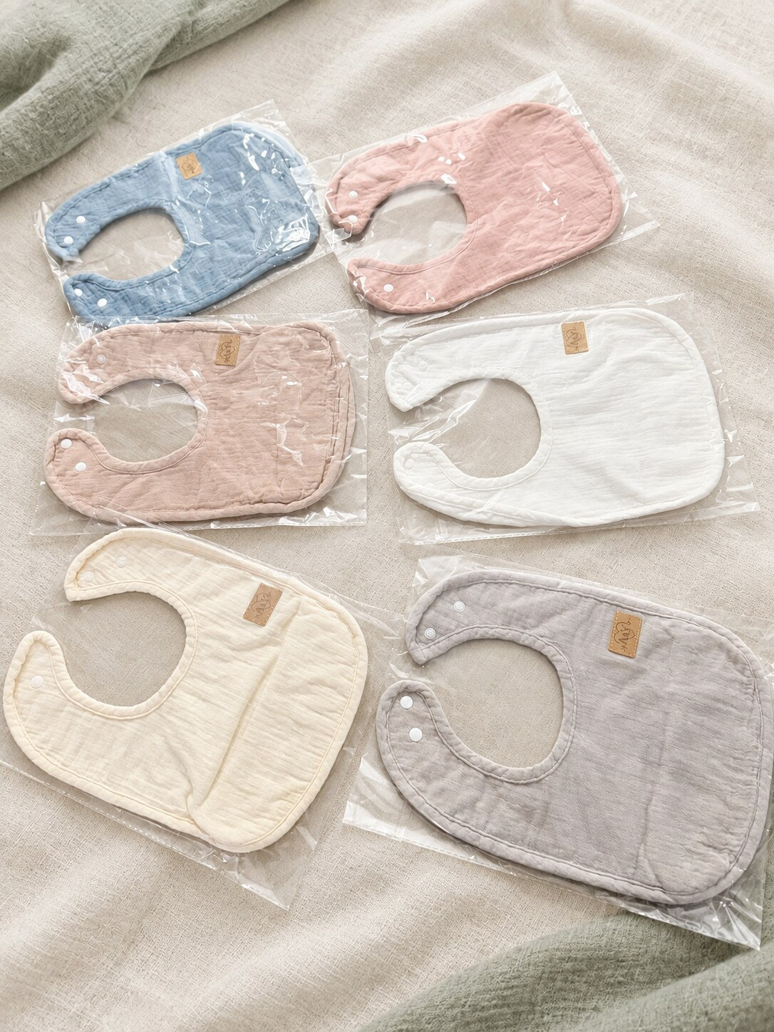 Bavoirs MINUS coton et minky, assortiment emballé / MINUS cotton and minky bibs, packaged assortment