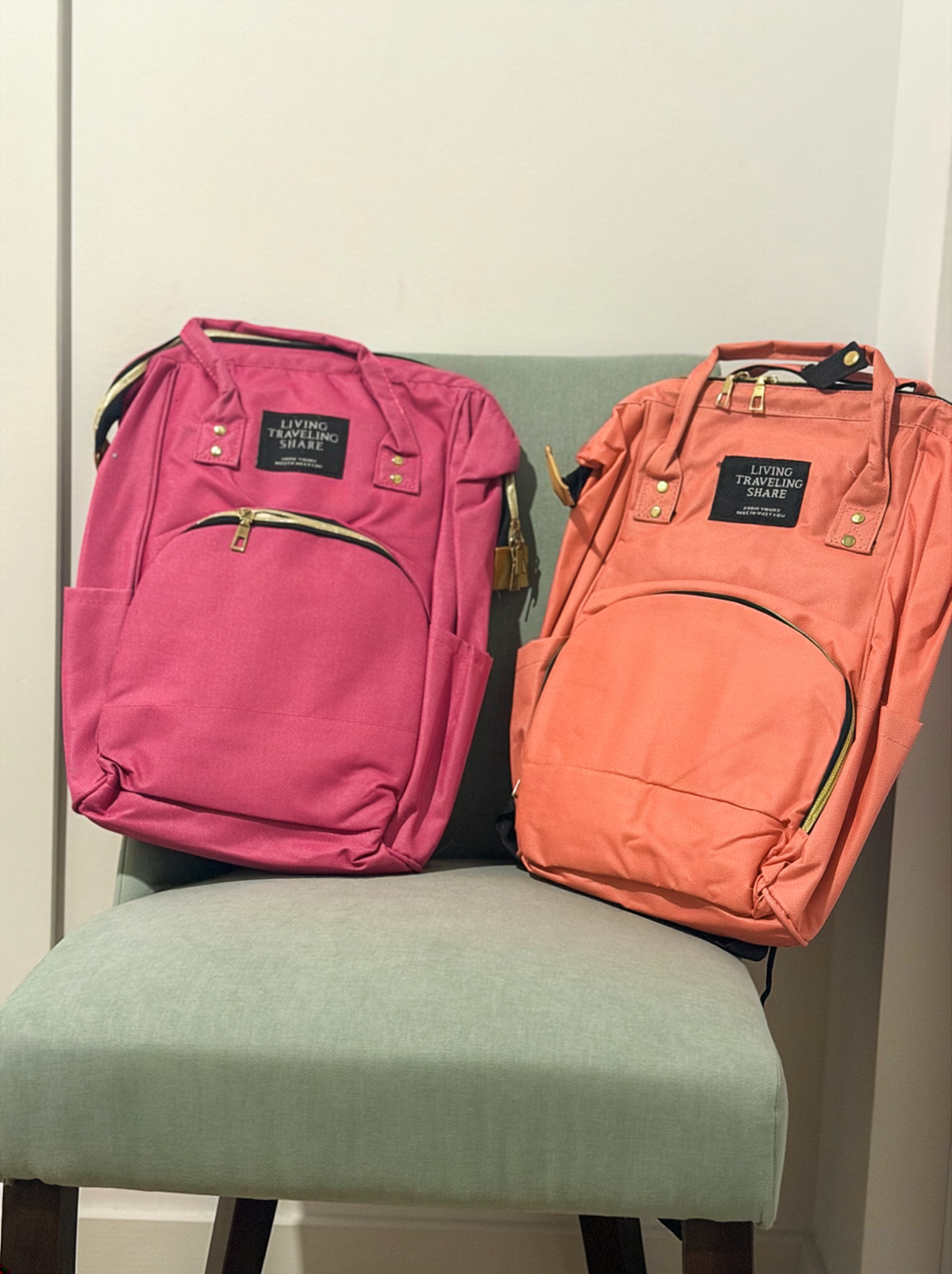 Sac à dos à langer grande capacité A&Y – vue du modèle / A&Y large-capacity diaper backpack – view of the model
